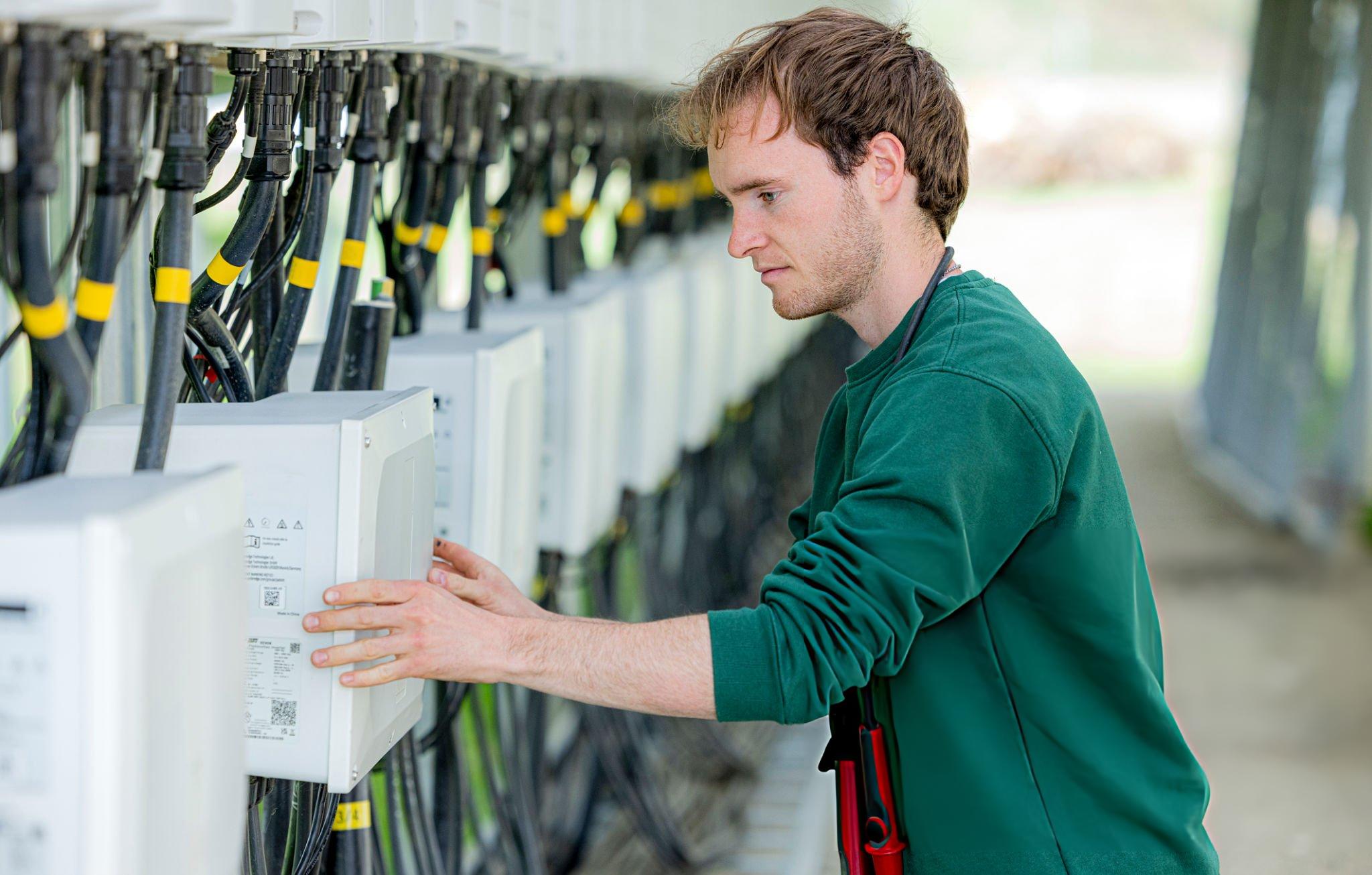 commercial solar inverters